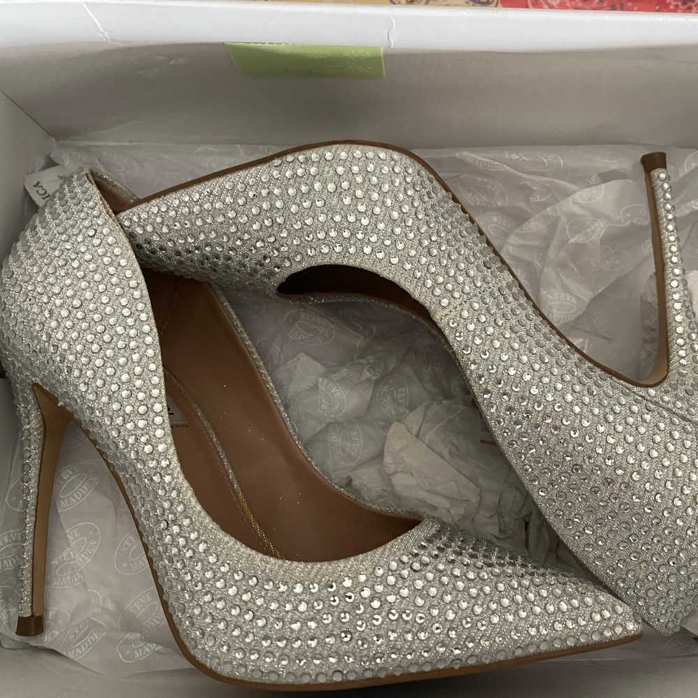 Steve Madden Silver Crystal Daisy Pumps